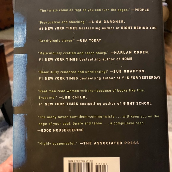 📚❤️ FREE WITH BUNDLE ~ 2 Books! One is suspenseful! One is heartwarming! - Picture 3 of 3